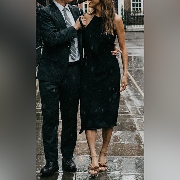 Keepsake black midi crepe dress with gold necklace - Picture 2 of 8